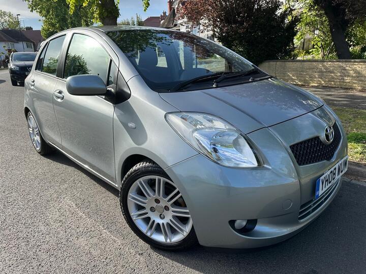 Toyota Yaris 1.3 VVT-i SR 5dr