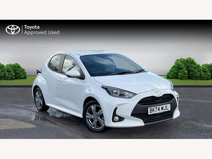Toyota Yaris 1.5 VVT-h Icon E-CVT Euro 6 (s/s) 5dr Toyota Yaris 1.5 VVT-h Icon E-CVT Euro 6 (s/s) 5dr