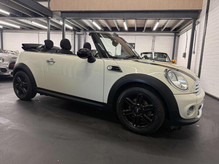MINI Convertible 1.6 Cooper Euro 6 (s/s) 2dr MINI Convertible 1.6 Cooper Euro 6 (s/s) 2dr