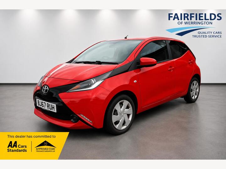 Toyota AYGO 1.0 VVT-i X-play Euro 6 5dr Toyota AYGO 1.0 VVT-i X-play Euro 6 5dr