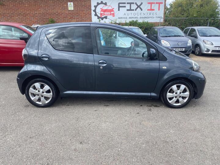 Toyota AYGO 1.0 VVT-i Go Euro 5 5dr Toyota AYGO 1.0 VVT-i Go Euro 5 5dr