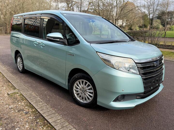 Toyota Voxy 1.8 HYBRID PETROL AUTO 7 SEATER