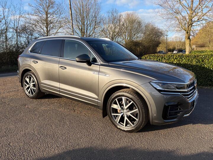 Volkswagen Touareg 3.0 TDI V6 R-Line Tiptronic 4Motion Euro 6 (s/s) 5dr Volkswagen Touareg 3.0 TDI V6 R-Line Tiptronic 4Motion Euro 6 (s/s) 5dr