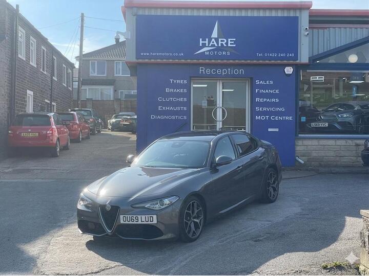 Alfa Romeo Giulia 2.0T Veloce Auto Euro 6 (s/s) 4dr Alfa Romeo Giulia 2.0T Veloce Auto Euro 6 (s/s) 4dr