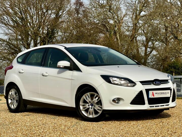 Ford Focus 1.0T EcoBoost Titanium Navigator Euro 5 (s/s) 5dr