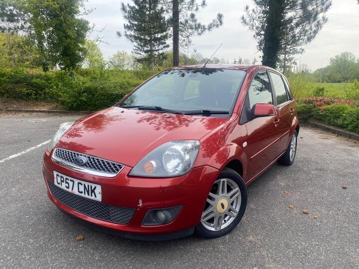 Ford Fiesta 1.6 Ghia 5dr