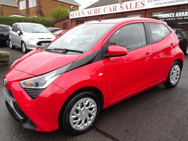Toyota AYGO 1.0 VVT-i X-play Euro 6 5dr Toyota AYGO 1.0 VVT-i X-play Euro 6 5dr