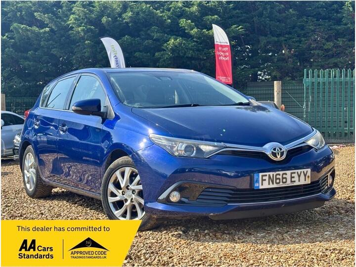 Toyota Auris 1.6 D-4D Business Edition Euro 6 (s/s) 5dr (Safety Sense)