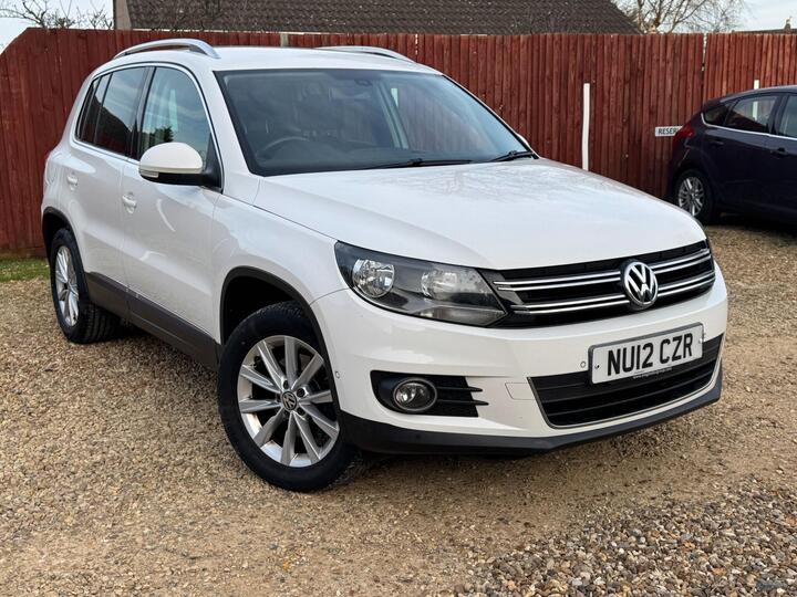 Volkswagen Tiguan 2.0 TDI BlueMotion Tech SE DSG 4WD Euro 5 (s/s) 5dr Volkswagen Tiguan 2.0 TDI BlueMotion Tech SE DSG 4WD Euro 5 (s/s) 5dr