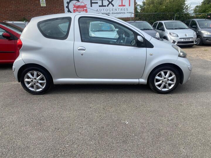 Toyota AYGO 1.0 VVT-i Platinum Euro 4 3dr Toyota AYGO 1.0 VVT-i Platinum Euro 4 3dr