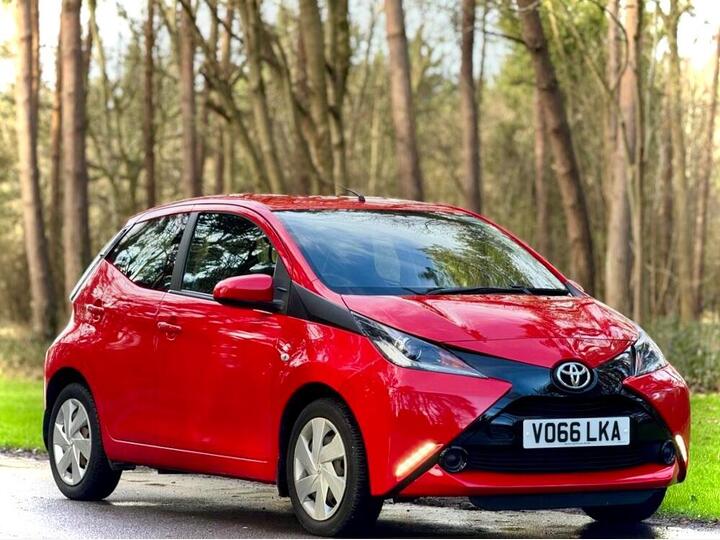 Toyota AYGO 1.0 VVT-i X-play X-shift Euro 6 5dr