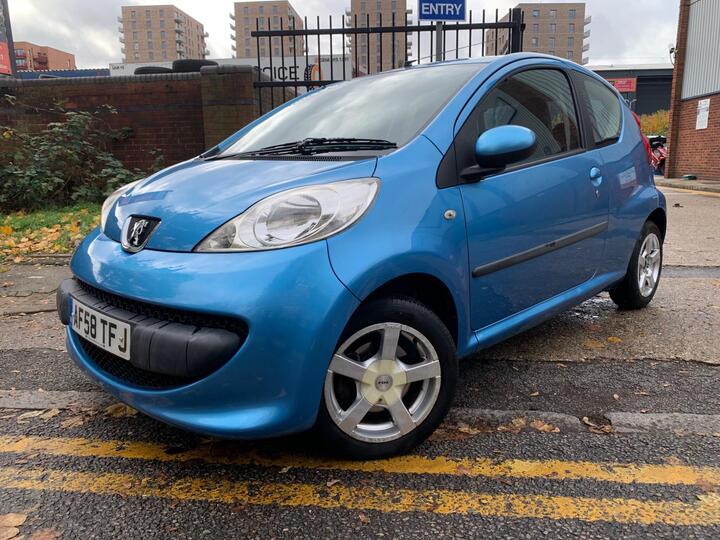 Peugeot 107 1.0 12V Urban 2 Tronic Euro 4 3dr Peugeot 107 1.0 12V Urban 2 Tronic Euro 4 3dr