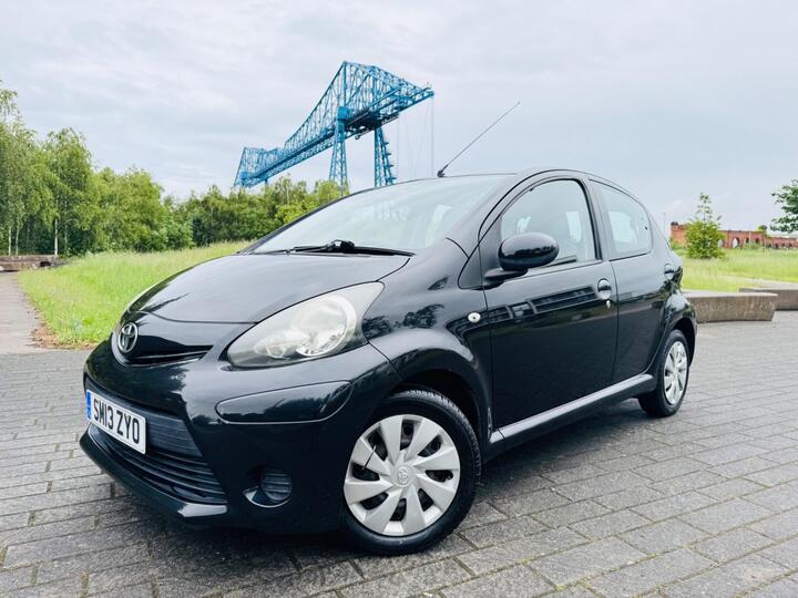 Toyota AYGO 1.0 VVT-i Move Euro 5 5dr Toyota AYGO 1.0 VVT-i Move Euro 5 5dr