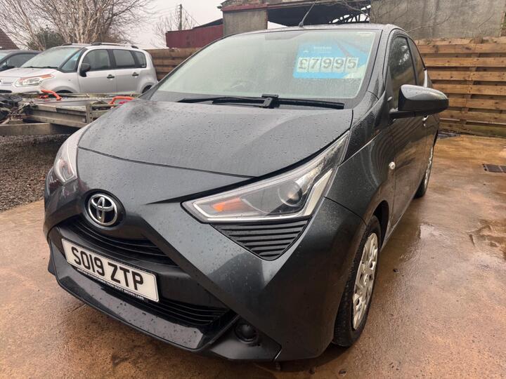 Toyota AYGO 1.0 VVT-i X-play Euro 6 5dr Toyota AYGO 1.0 VVT-i X-play Euro 6 5dr