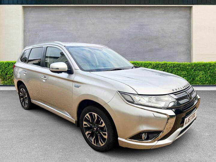 Mitsubishi Outlander 2.0h 12kWh 4h CVT 4WD Euro 6 (s/s) 5dr Mitsubishi Outlander 2.0h 12kWh 4h CVT 4WD Euro 6 (s/s) 5dr