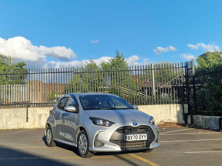 Toyota Yaris Hybridautoeconomical Family& Instructors