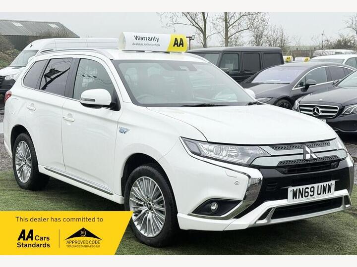Mitsubishi Outlander 2.4h TwinMotor 13.8kWh Dynamic Safety CVT 4WD Euro 6 (s/s) 5dr Mitsubishi Outlander 2.4h TwinMotor 13.8kWh Dynamic Safety CVT 4WD Euro 6 (s/s) 5dr