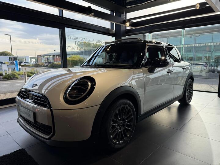 MINI Cooper 1.5C Exclusive Steptronic Euro 6 (s/s) 5dr