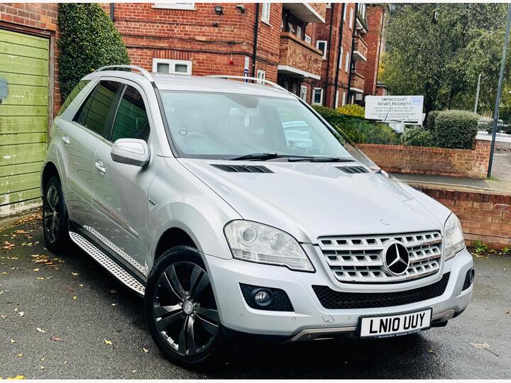 Mercedes-Benz M Class 3.0 ML350 CDI V6 BlueEfficiency Sport Tiptronic 4WD Euro 4 5dr Mercedes-Benz M Class 3.0 ML350 CDI V6 BlueEfficiency Sport Tiptronic 4WD Euro 4 5dr