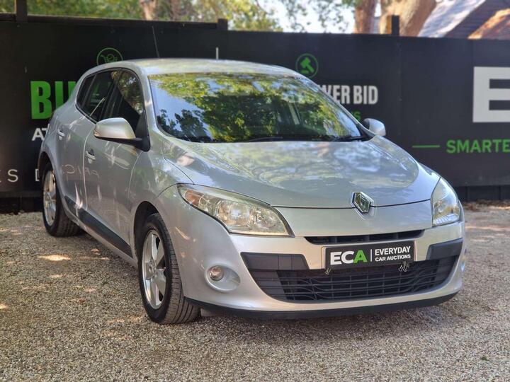 Renault MEGANE 1.6 16V Dynamique TomTom Euro 5 5dr