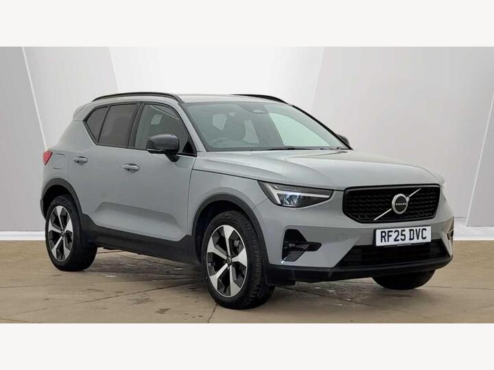 Volvo XC40 2.0 B3 MHEV Plus Dark DCT Auto Euro 6 (s/s) 5dr