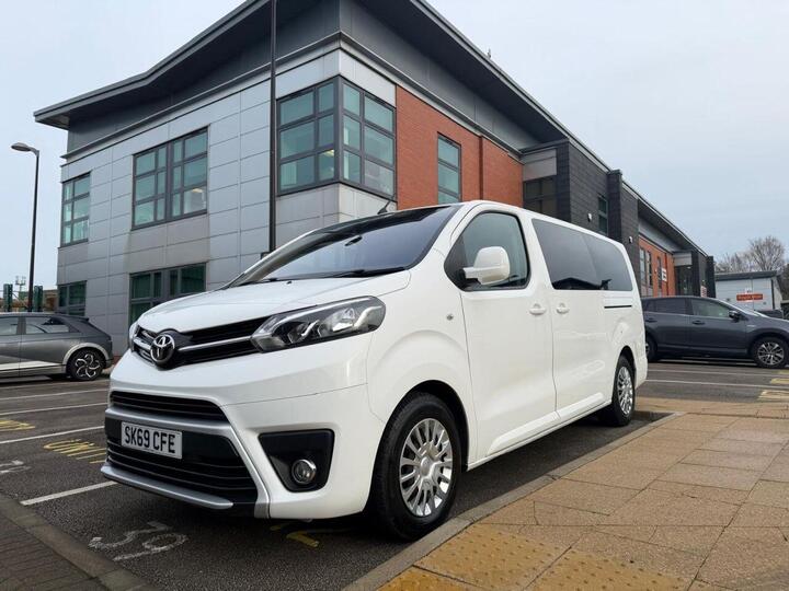 Toyota PROACE VERSO 2.0D Shuttle Long MPV LWB Euro 6 (s/s) 5dr (9 Seat)