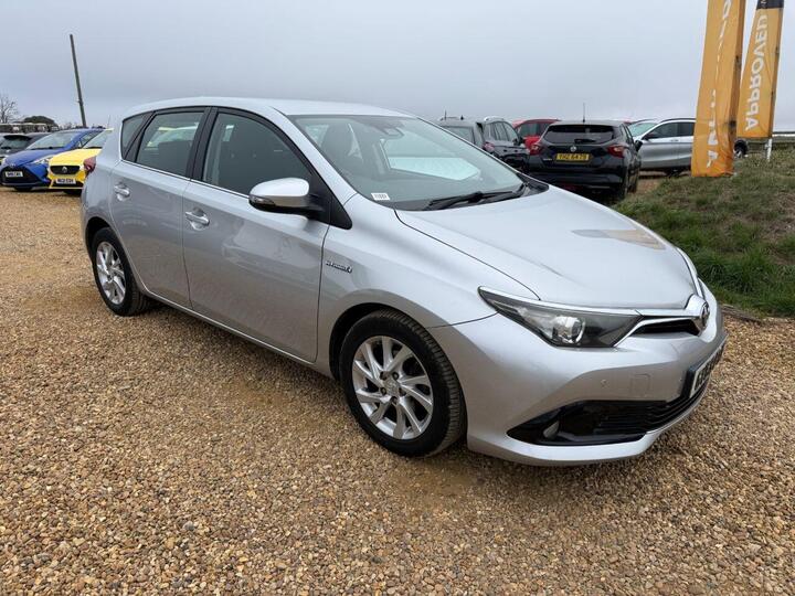 Toyota AURIS 1.8 VVT-h Icon Tech CVT Euro 6 (s/s) 5dr