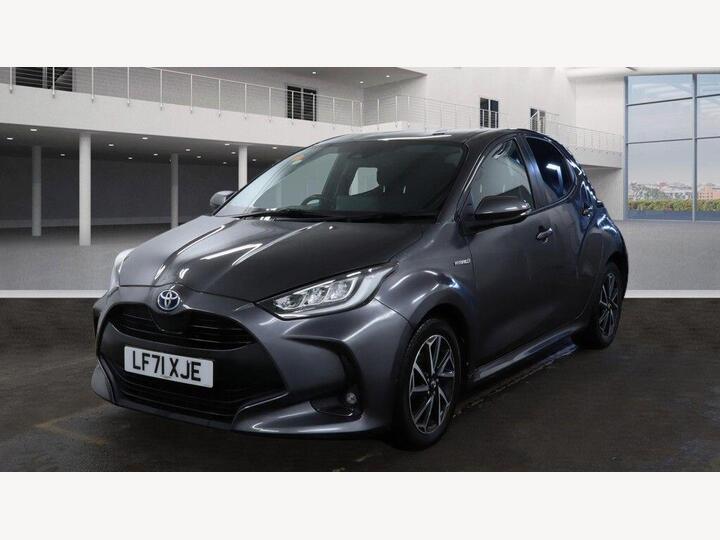 Toyota Yaris 1.5 VVT-h Design E-CVT Euro 6 (s/s) 5dr