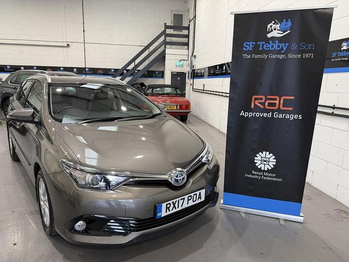 Toyota Auris 1.8 VVT-h Business Edition Touring Sports CVT Euro 6 (s/s) 5dr