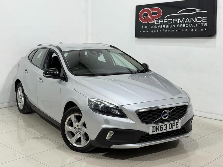 Volvo V40 Cross Country 1.6 D2 Lux Euro 5 (s/s) 5dr Volvo V40 Cross Country 1.6 D2 Lux Euro 5 (s/s) 5dr