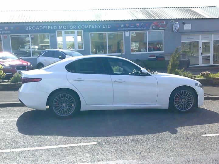 Alfa Romeo Giulia 2.0T Super Auto Euro 6 (s/s) 4dr Alfa Romeo Giulia 2.0T Super Auto Euro 6 (s/s) 4dr