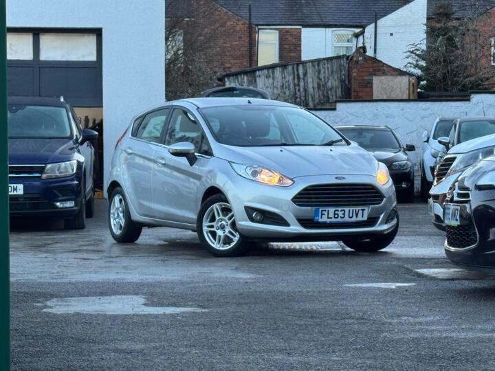 Ford Fiesta 1.0T EcoBoost Zetec Euro 5 (s/s) 5dr
