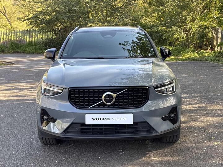 Volvo XC40 2.0 B3 MHEV Plus Dark DCT Auto Euro 6 (s/s) 5dr