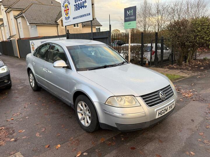 Volkswagen PASSAT 1.9 TDI PD Highline 4dr