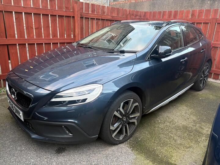 Volvo V40 CROSS COUNTRY 2.0 T3 Pro Euro 6 (s/s) 5dr
