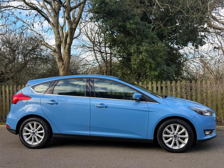 Ford Focus 1.0T EcoBoost Titanium Auto Euro 6 (s/s) 5dr
