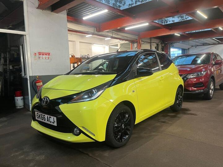 Toyota AYGO 1.0 VVT-i X-cite 3 Yellow Bi-Tone Euro 6 5dr Toyota AYGO 1.0 VVT-i X-cite 3 Yellow Bi-Tone Euro 6 5dr