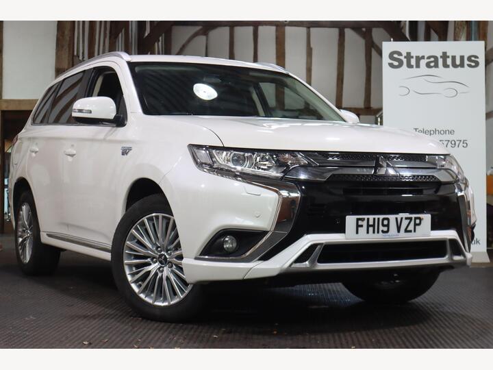 Mitsubishi Outlander 2.4h TwinMotor 13.8kWh Juro CVT 4WD Euro 6 (s/s) 5dr Mitsubishi Outlander 2.4h TwinMotor 13.8kWh Juro CVT 4WD Euro 6 (s/s) 5dr