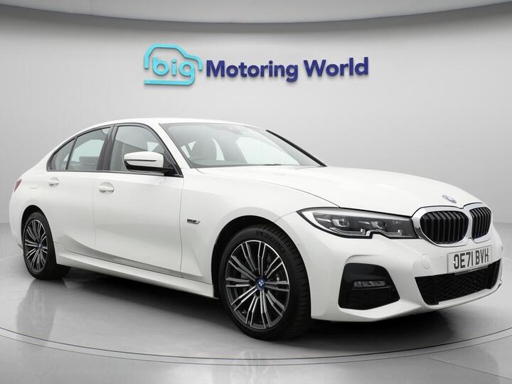 BMW 3 Series 2.0 330e 12kWh M Sport Auto Euro 6 (s/s) 4dr BMW 3 Series 2.0 330e 12kWh M Sport Auto Euro 6 (s/s) 4dr