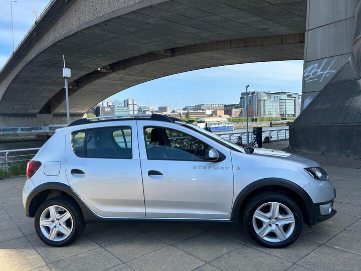 Dacia Sandero Stepway 1.5 DCi Laureate Euro 5 5dr Dacia Sandero Stepway 1.5 DCi Laureate Euro 5 5dr