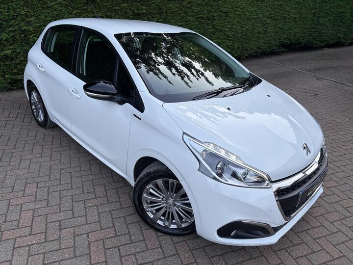 Peugeot 208 1.2 PureTech Signature Euro 6 (s/s) 5dr