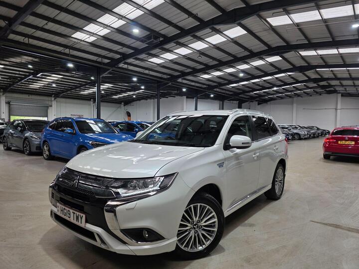 Mitsubishi Outlander 2.4h TwinMotor 13.8kWh Juro CVT 4WD Euro 6 (s/s) 5dr Mitsubishi Outlander 2.4h TwinMotor 13.8kWh Juro CVT 4WD Euro 6 (s/s) 5dr