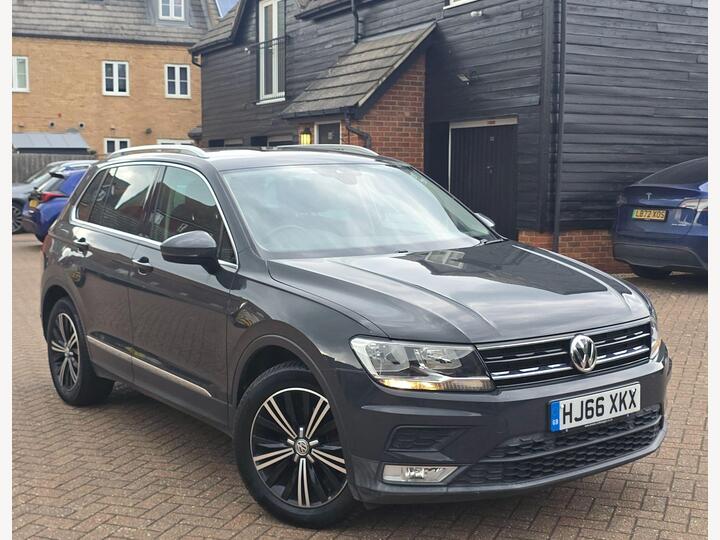 Volkswagen Tiguan 2.0 TDI BlueMotion Tech SE Navigation Euro 6 (s/s) 5dr Volkswagen Tiguan 2.0 TDI BlueMotion Tech SE Navigation Euro 6 (s/s) 5dr