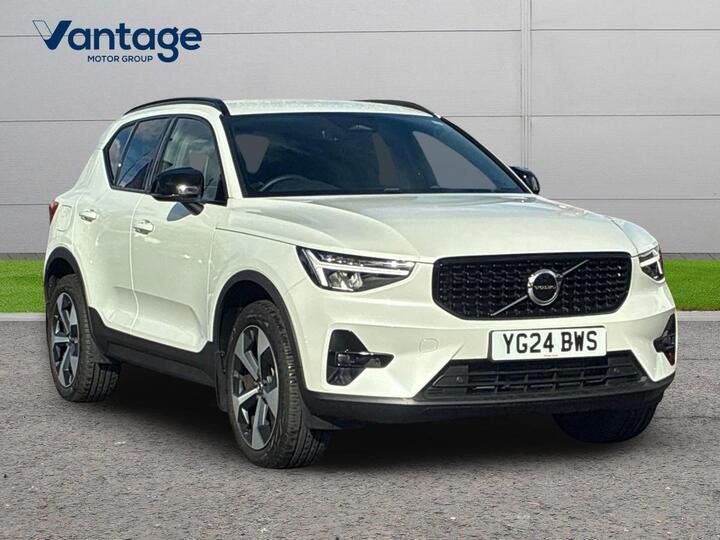 Volvo XC40 2.0 B3 MHEV Plus Dark DCT Auto Euro 6 (s/s) 5dr
