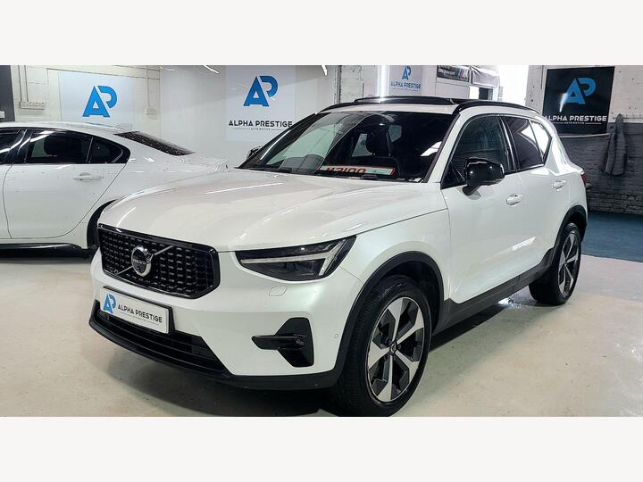 Volvo XC40 2.0 B3 MHEV Ultra Dark DCT Auto Euro 6 (s/s) 5dr