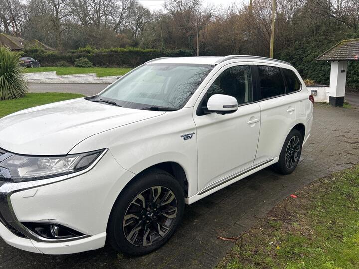 Mitsubishi Outlander 2.0h 12kWh GX4h CVT 4WD Euro 6 (s/s) 5dr Mitsubishi Outlander 2.0h 12kWh GX4h CVT 4WD Euro 6 (s/s) 5dr