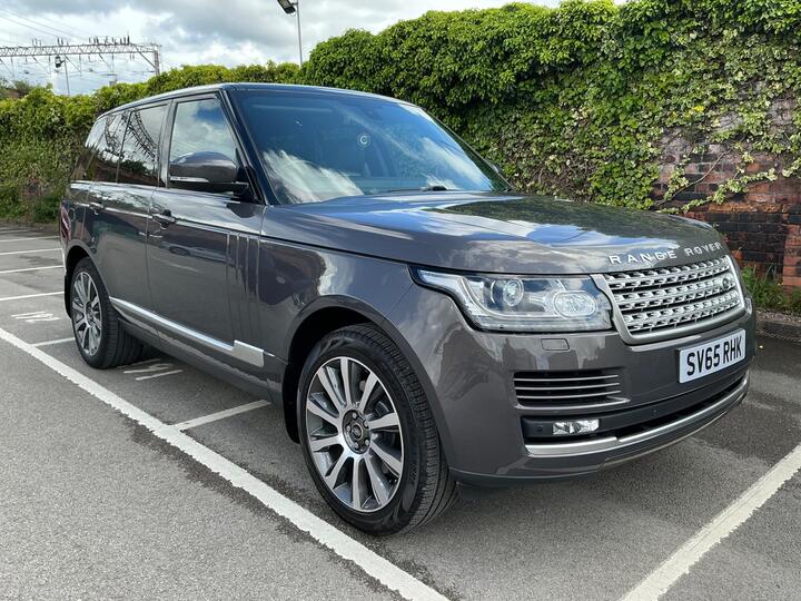 Land Rover Range Rover 3.0 TD V6 Vogue Auto 4WD Euro 6 (s/s) 5dr Land Rover Range Rover 3.0 TD V6 Vogue Auto 4WD Euro 6 (s/s) 5dr