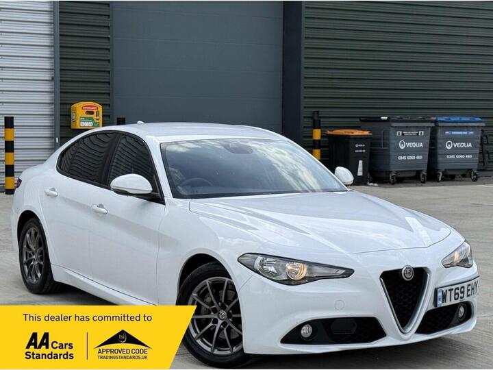 Alfa Romeo Giulia 2.2 TD Super Auto Euro 6 (s/s) 4dr Alfa Romeo Giulia 2.2 TD Super Auto Euro 6 (s/s) 4dr