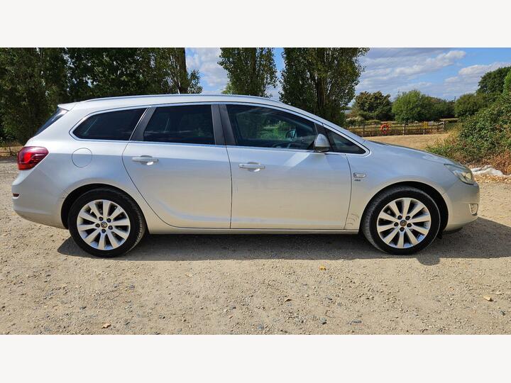 Vauxhall Astra 2.0 CDTi EcoFLEX SE Sports Tourer Euro 5 (s/s) 5dr