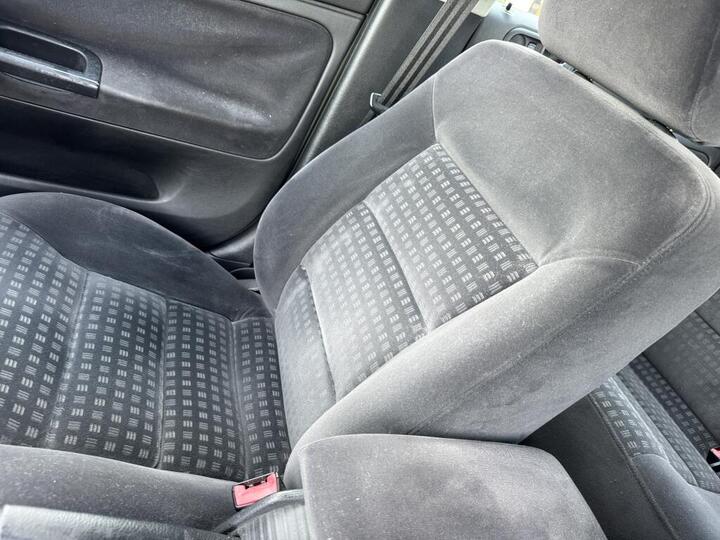 Volkswagen PASSAT SALOON 2.0 SE 4dr